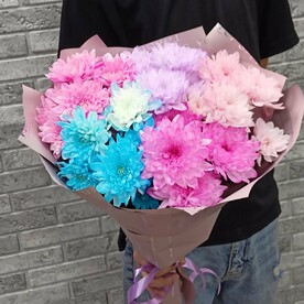 Яркий букет хризантем