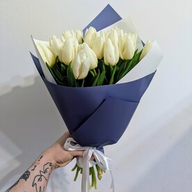 25 Белых тюльпанов