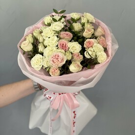 Букет из кустовых роз