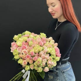 25 кустовых роз под ленту