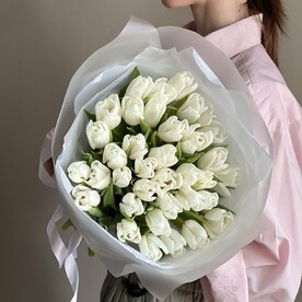 Букет из белых тюльпанов