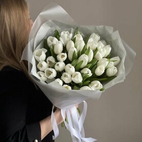 35 белых тюльпанов букет