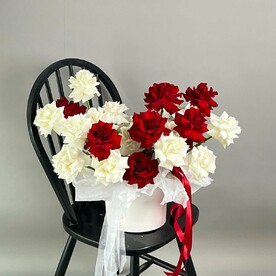 Коробка из  вывернутых роз