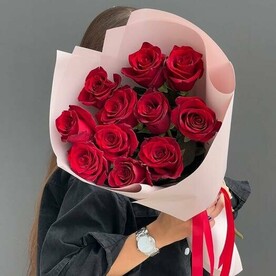 11 красных премиальных роз