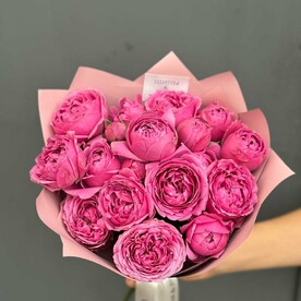 Монобукет из 5 пионовидных кустовых роз