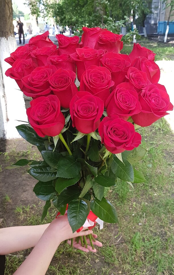 Роза премиум класс, артикул F1068370 - 11250 рублей, доставка по городу. Flawery - доставка цветов