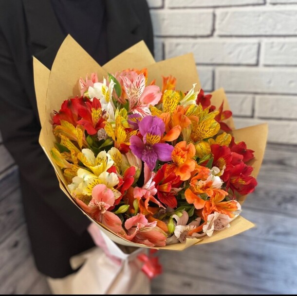 Букет из альстромерии, артикул F1190896 - 4500 рублей, доставка по городу. Flawery - доставка цветов