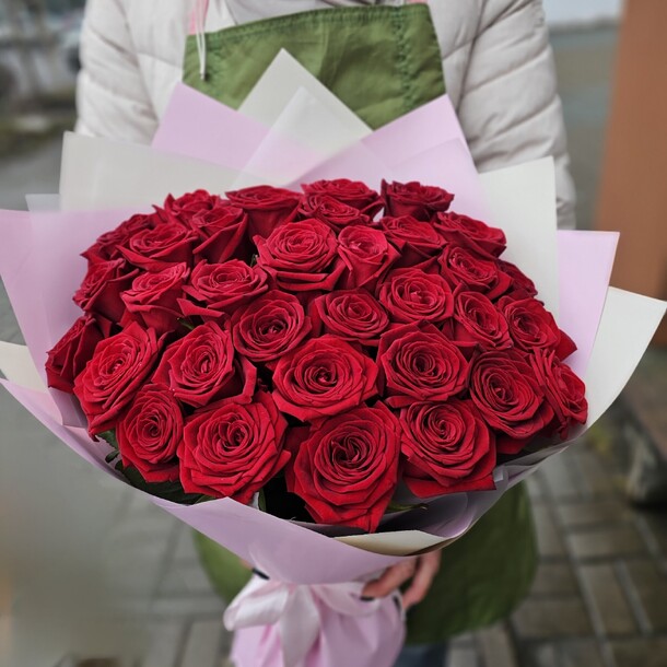 Романтический подарок (33 ред наоми), артикул F1363447 - 15900 рублей, доставка по городу. Flawery - доставка цветов