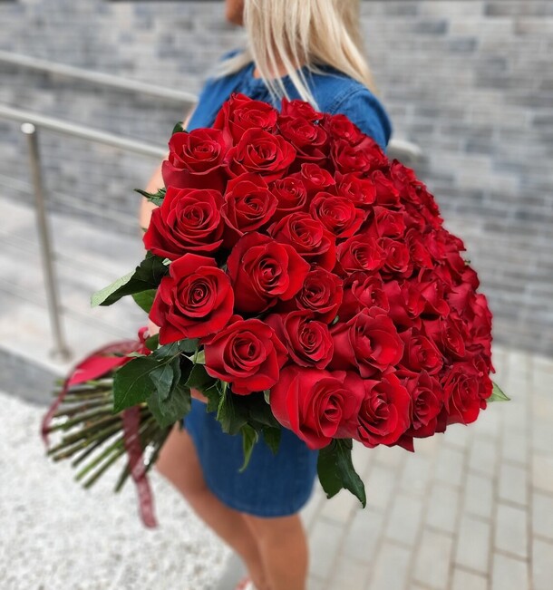 51 красная роза, артикул F1076667 - 35900 рублей, доставка по городу. Flawery - доставка цветов