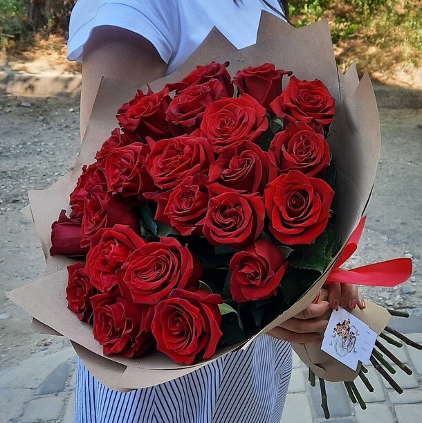 25 красных роз, артикул F1090608 - 18200 рублей, доставка по городу. Flawery - доставка цветов