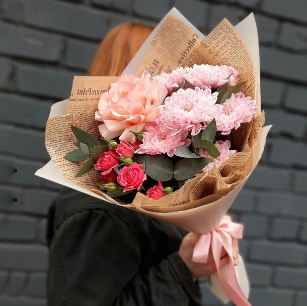 Букет цветочный сюрприз, артикул F1346095 - 4250 рублей, доставка по городу. Flawery - доставка цветов