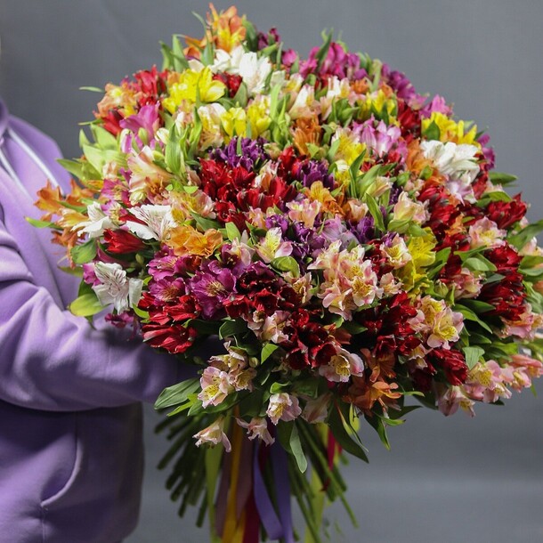 Букет микс альстромерий, артикул F1156257 - 28990 рублей, доставка по городу. Flawery - доставка цветов