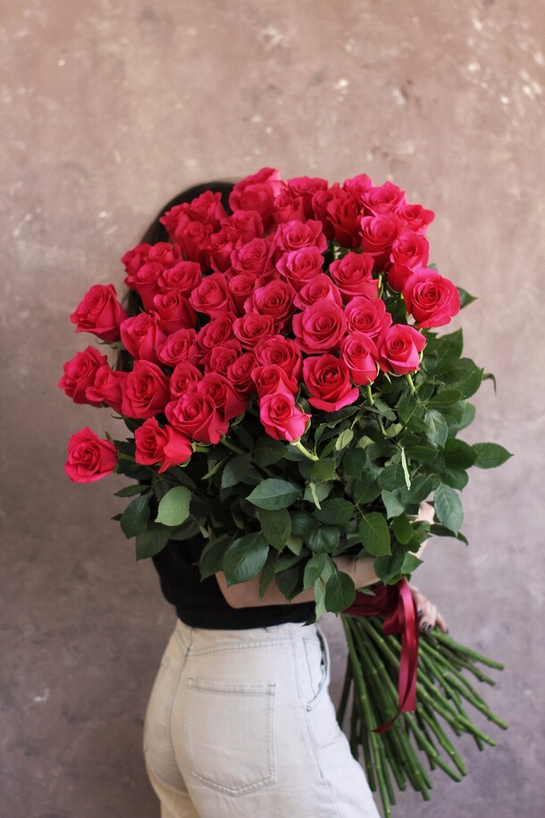 Букет из 51 розы «хот экспловер», артикул F1189782 - 20990 рублей, доставка по городу. Flawery - доставка цветов