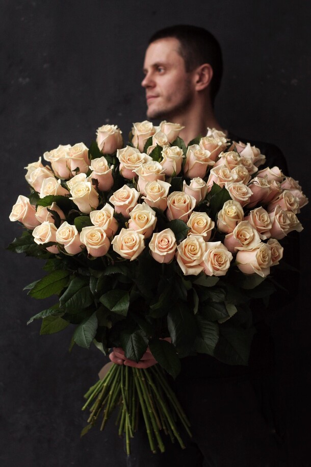 51 роза "талея", артикул F1251202 - 14490 рублей, доставка по городу. Flawery - доставка цветов