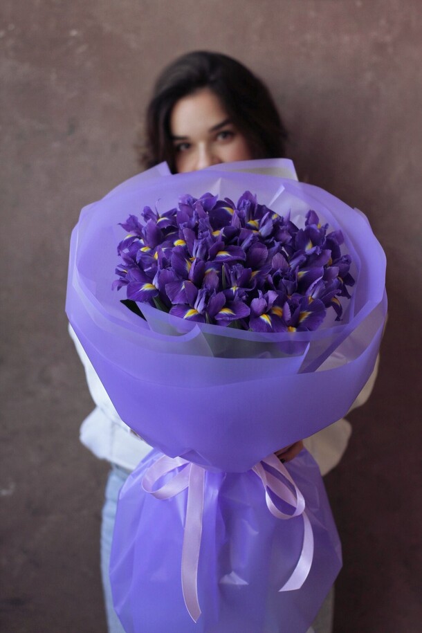 Ирисы размер m, артикул F1363369 - 3490 рублей, доставка по городу. Flawery - доставка цветов