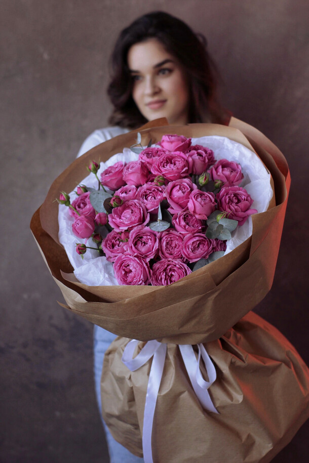 Кустовые розы мистик баболс в размере m, артикул F1363565 - 5890 рублей, доставка по городу. Flawery - доставка цветов