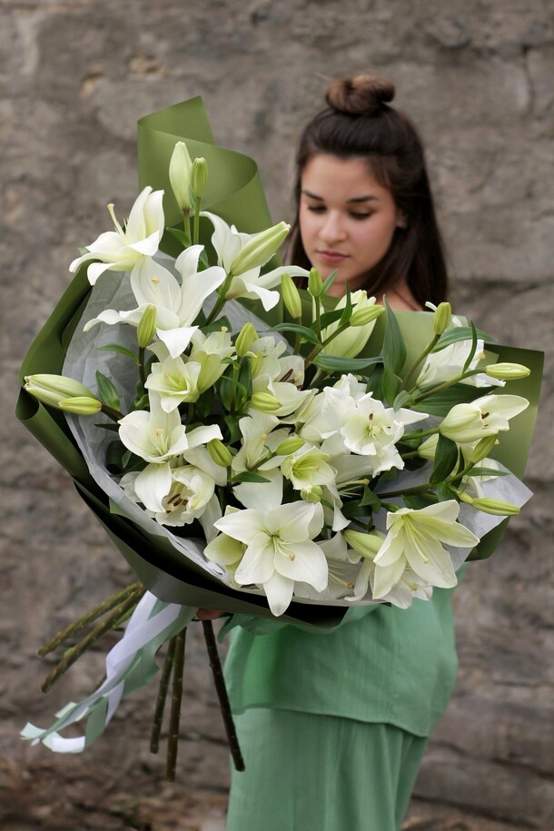 Лилия «лашка» 9шт., артикул F1451322 - 5390 рублей, доставка по городу. Flawery - доставка цветов