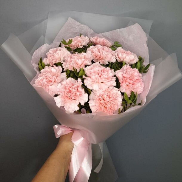 Букет воздушных гвоздик с эвкалиптом, артикул F1095191 - 4780 рублей, доставка по городу. Flawery - доставка цветов