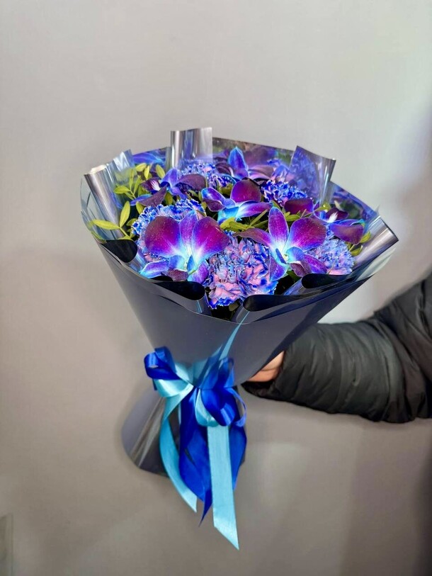 Букет с космическими цветами, артикул F1267036 - 4230 рублей, доставка по городу. Flawery - доставка цветов