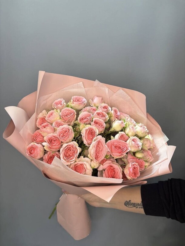 Волшебный букет кустовых роз💫, артикул F1456043 - 4850 рублей, доставка по городу. Flawery - доставка цветов