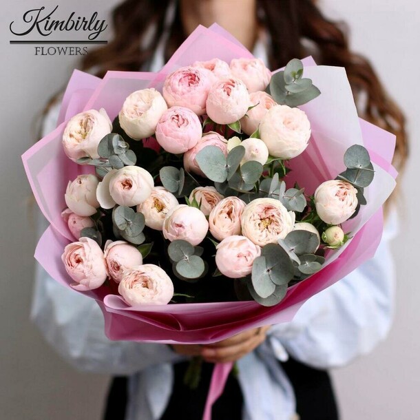 7 пионовидных кустовых роз мэнсфилд парк с эвкалиптом. Букет 248 kimbirly flowers, артикул F1166301 - 5990 рублей, доставка по городу. Flawery - доставка цветов