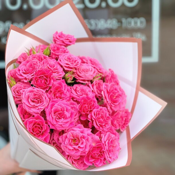 Букет из 9 кустовых роз сорта лиана, артикул F1448474 - 3900 рублей, доставка по городу. Flawery - доставка цветов