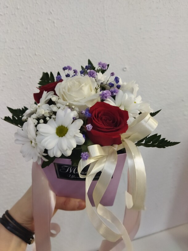 Букет 1, артикул F1092632 - 1700 рублей, доставка по городу. Flawery - доставка цветов