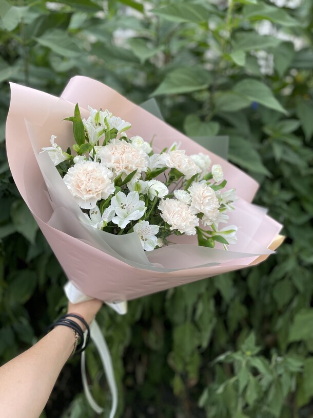 Нежный букет, артикул F1204673 - 2800 рублей, доставка по городу. Flawery - доставка цветов