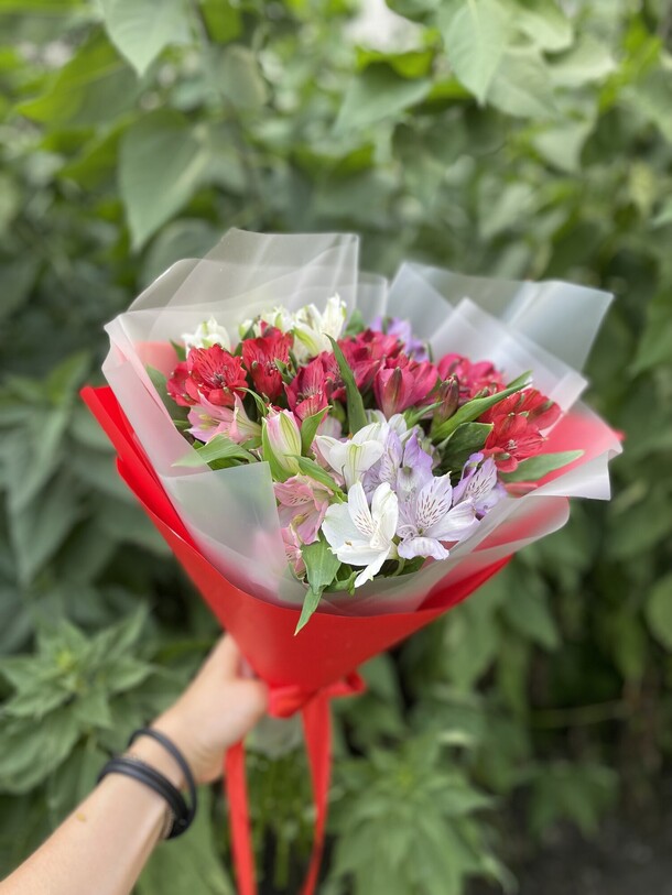 Альстромерии, артикул F1207577 - 2500 рублей, доставка по городу. Flawery - доставка цветов