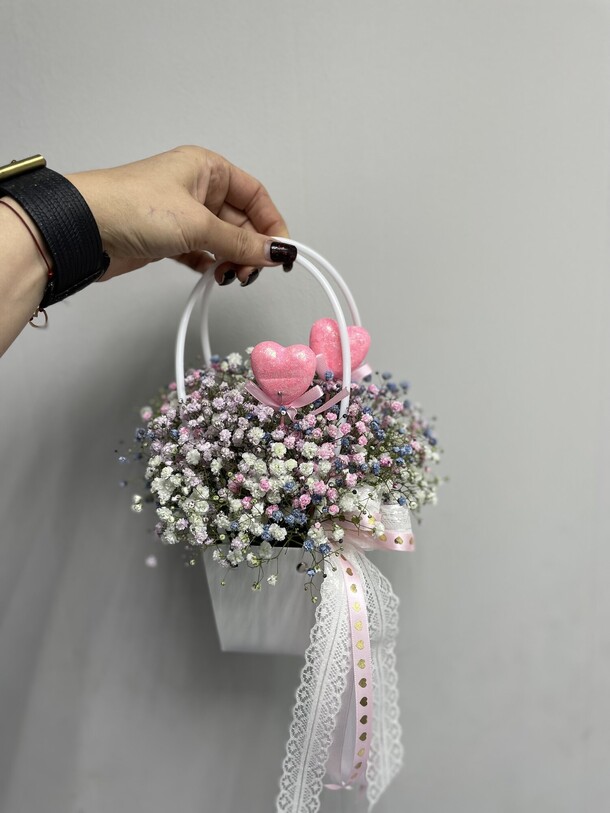 Гипсофила в сумке, артикул F1300092 - 1601 рублей, доставка по городу. Flawery - доставка цветов