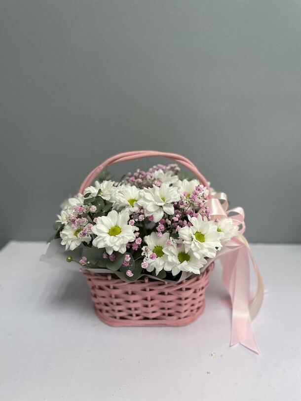 Нежная корзина, артикул F1318422 - 3000 рублей, доставка по городу. Flawery - доставка цветов