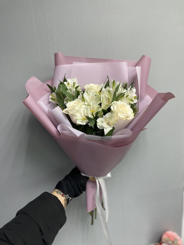 Букет фантазия, артикул F1360252 - 2500 рублей, доставка по городу. Flawery - доставка цветов