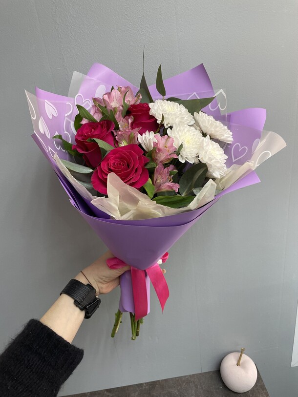 Букет красочный микс, артикул F1409356 - 2600 рублей, доставка по городу. Flawery - доставка цветов