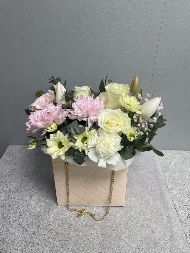 Букет нежности, артикул F1409360 - 2440 рублей, доставка по городу. Flawery - доставка цветов