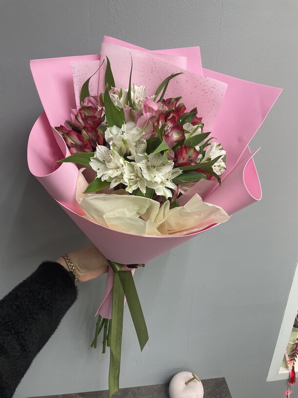 Букет из альстромерий, артикул F1412189 - 2420 рублей, доставка по городу. Flawery - доставка цветов