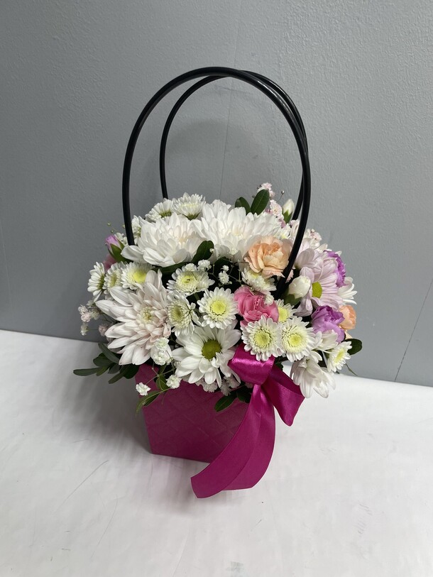 Сумочка с цветами, артикул F1422114 - 2090 рублей, доставка по городу. Flawery - доставка цветов