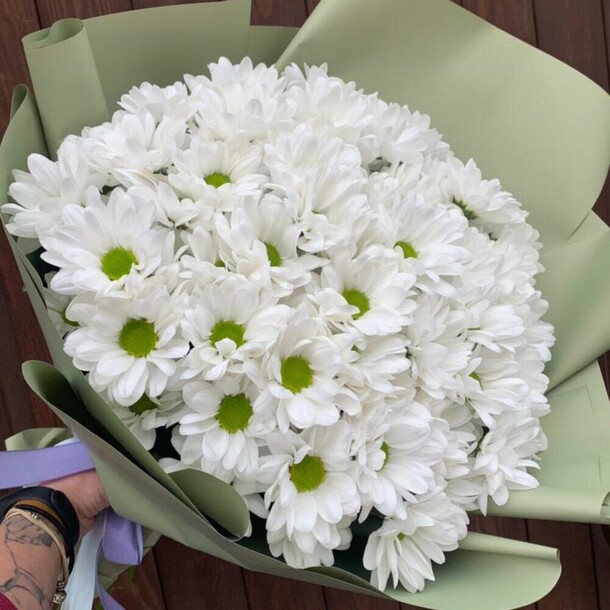 Букет из ромашковых хризантем, артикул F1078642 - 3636 рублей, доставка по городу. Flawery - доставка цветов