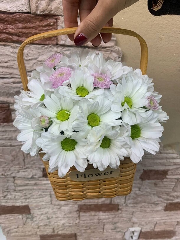 Корзинка со цветами "комплимент", артикул F1078859 - 3543 рублей, доставка по городу. Flawery - доставка цветов