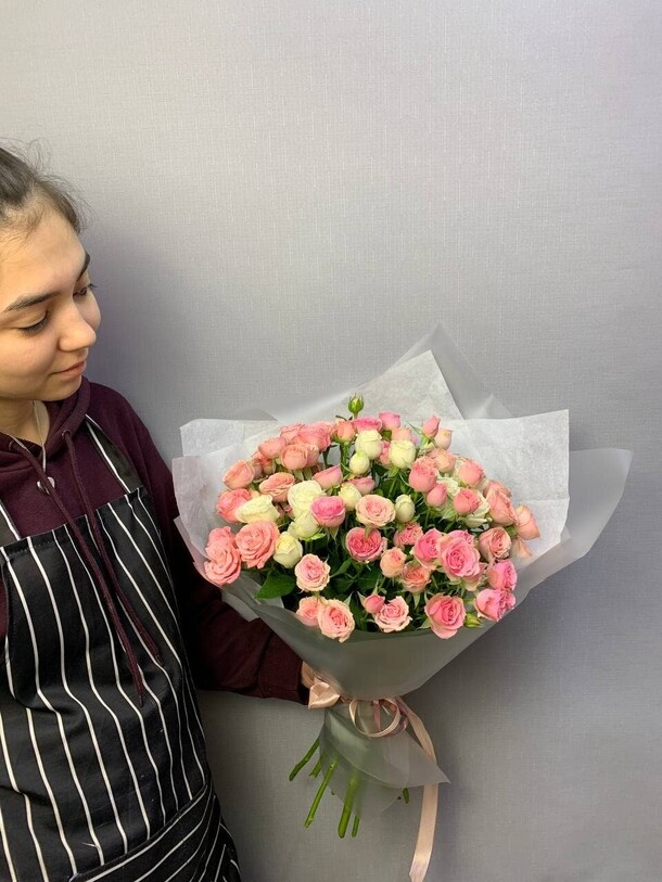 Кустовая роза букет из кустовых роз(размер l), артикул F1092157 - 4990 рублей, доставка по городу. Flawery - доставка цветов