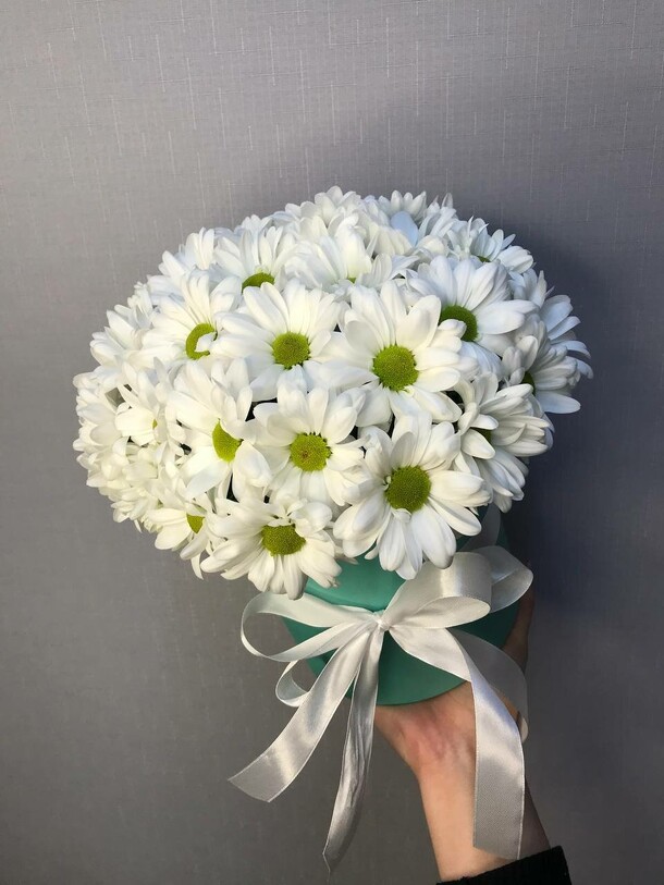 Коробка из ромашек, артикул F1109676 - 2657 рублей, доставка по городу. Flawery - доставка цветов