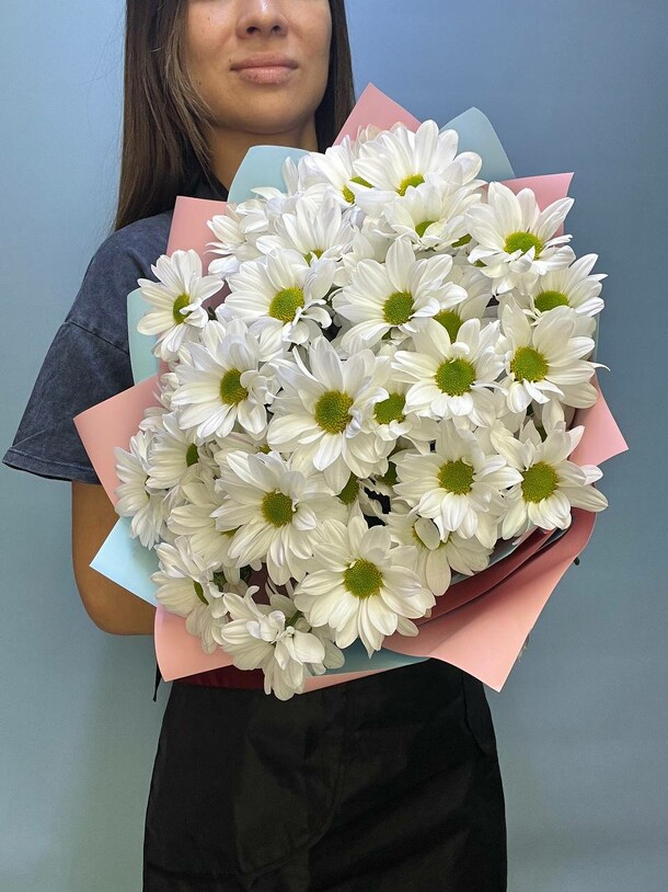 Хризантемы ромашки, артикул F1246772 - 3599 рублей, доставка по городу. Flawery - доставка цветов