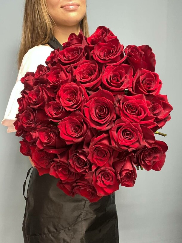 Красные розы, артикул F1247112 - 10391 рублей, доставка по городу. Flawery - доставка цветов
