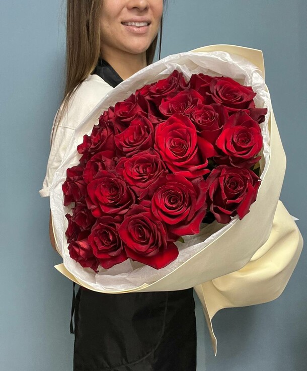 Красные розы, артикул F1247117 - 13518 рублей, доставка по городу. Flawery - доставка цветов