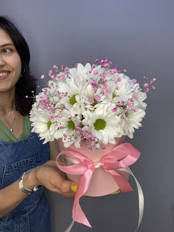 Ромашки в коробке, артикул F1247259 - 2999 рублей, доставка по городу. Flawery - доставка цветов