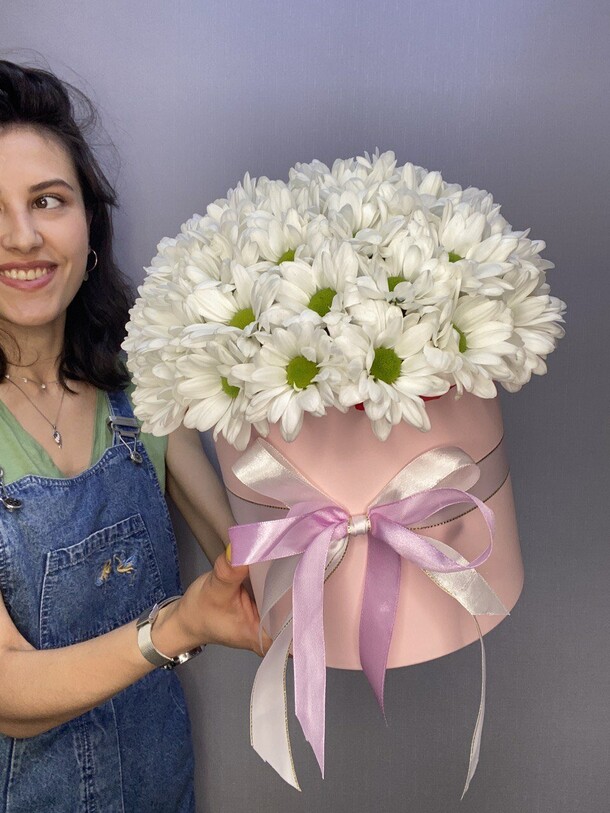 Ромашки в коробке, артикул F1247262 - 3990 рублей, доставка по городу. Flawery - доставка цветов