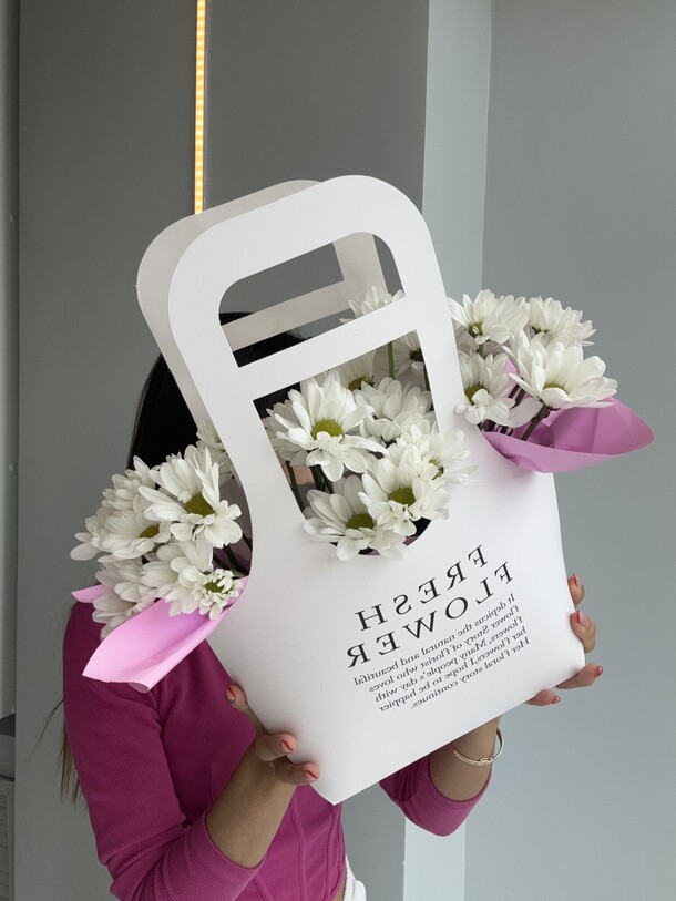 Ромашки в сумке, артикул F1310161 - 2860 рублей, доставка по городу. Flawery - доставка цветов