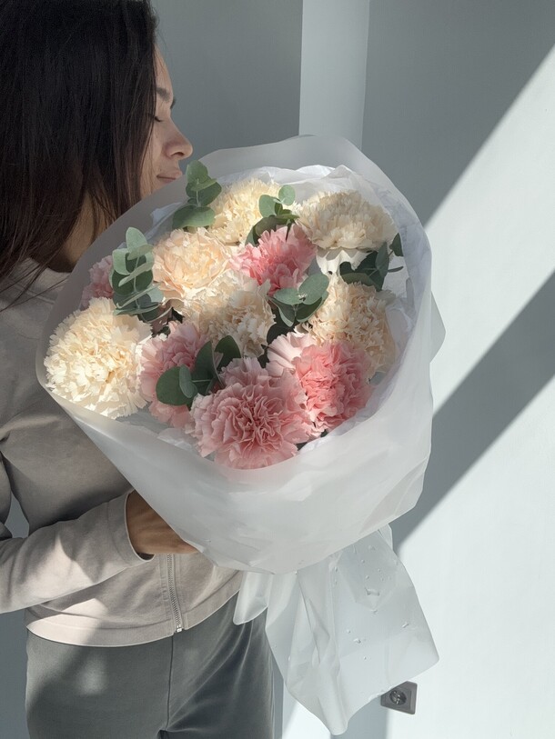 Диантусы гвоздики, артикул F1315404 - 3630 рублей, доставка по городу. Flawery - доставка цветов