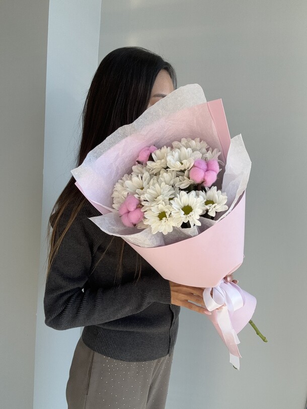 Хризантемы ромашки, артикул F1316278 - 2148 рублей, доставка по городу. Flawery - доставка цветов