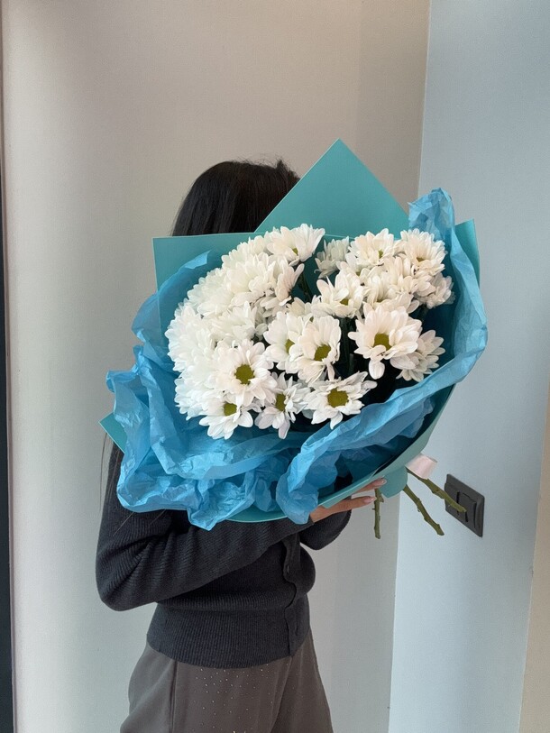 Хризантемы ромашки, артикул F1316279 - 2999 рублей, доставка по городу. Flawery - доставка цветов