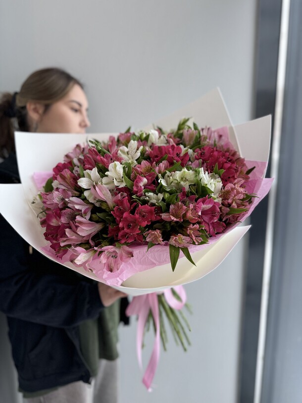 Альстромерия, артикул F1383656 - 12289 рублей, доставка по городу. Flawery - доставка цветов